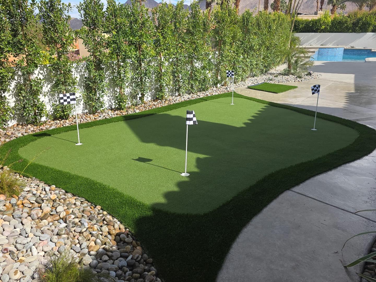 Emerald Ridge & Links Putt Putting Green Palm Desert, CA Links Putt Turf, Inland Empire Artificial Turf Cleaning & Repairs