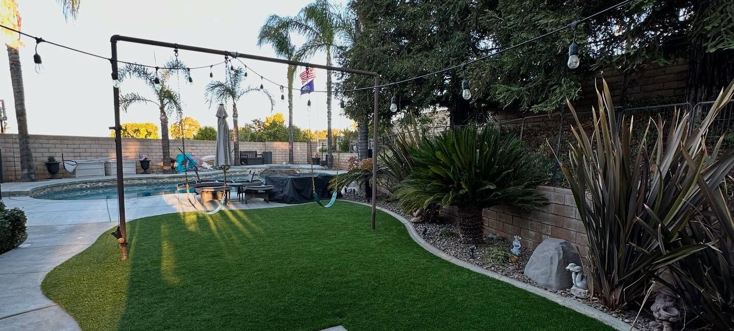 Emerald Ridge artificial grass Backyard swing set, Yucaipa CA Emerald Ridge Artificial Grass, Inland Empire Artificial Turf Cleaning