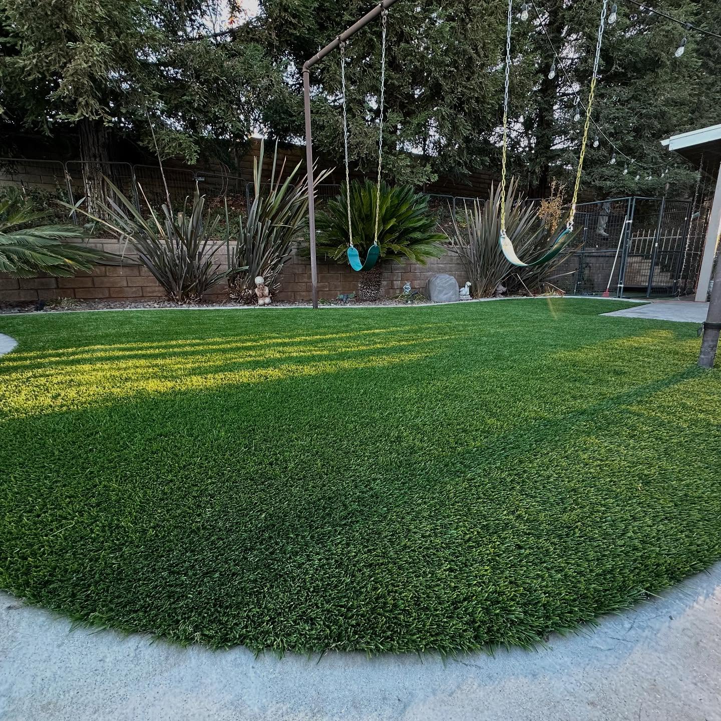 Emerald Ridge artificial grass Backyard swing set, Yucaipa, CA Emerald Ridge Artificial Grass, Inland Empire Artificial Turf Cleaning