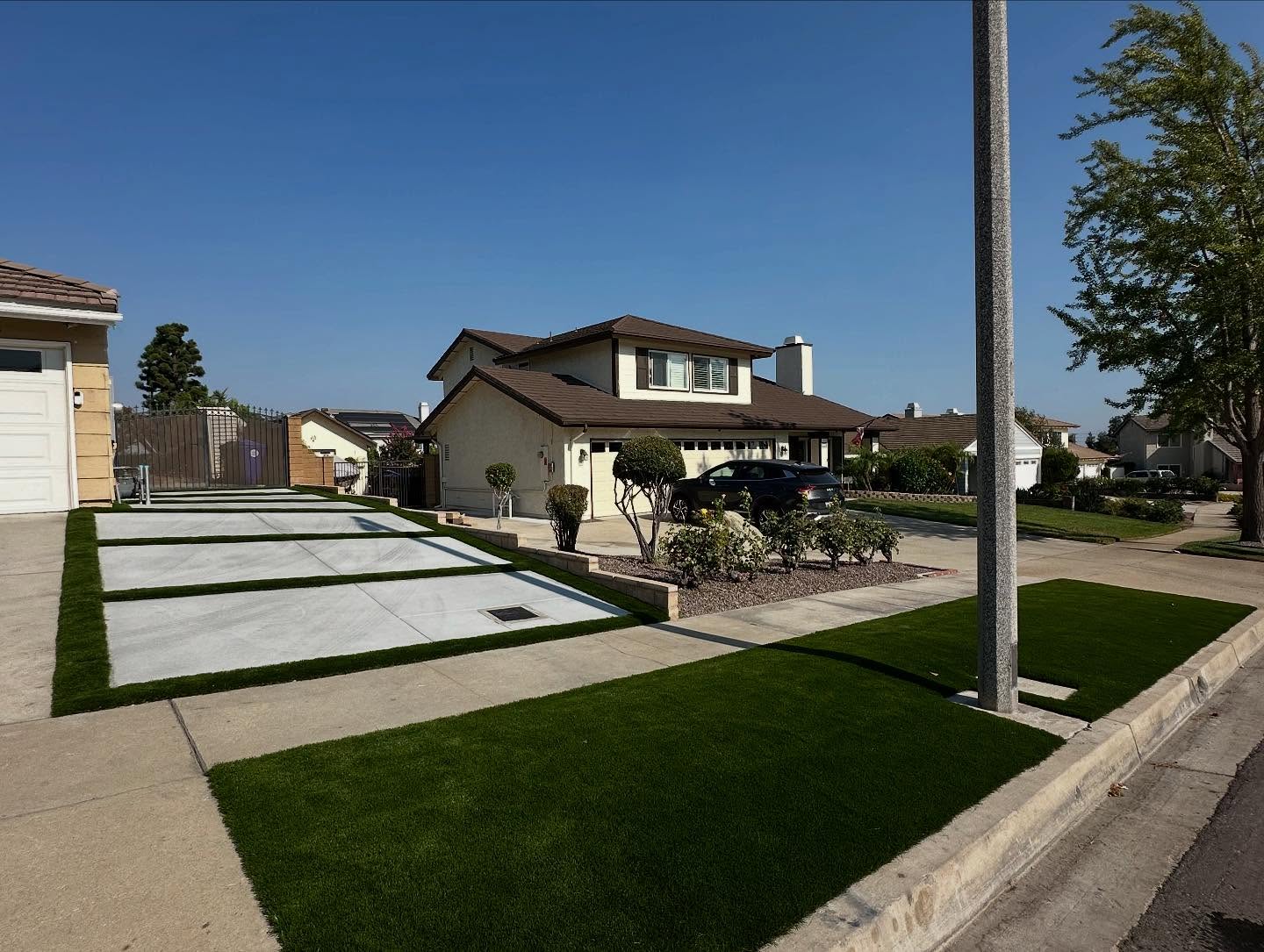 Marathon 92 & Cement Pavers Front Yard & Poolside Fontana, Marathon Series, Inland Empire Artificial Turf Cleaning