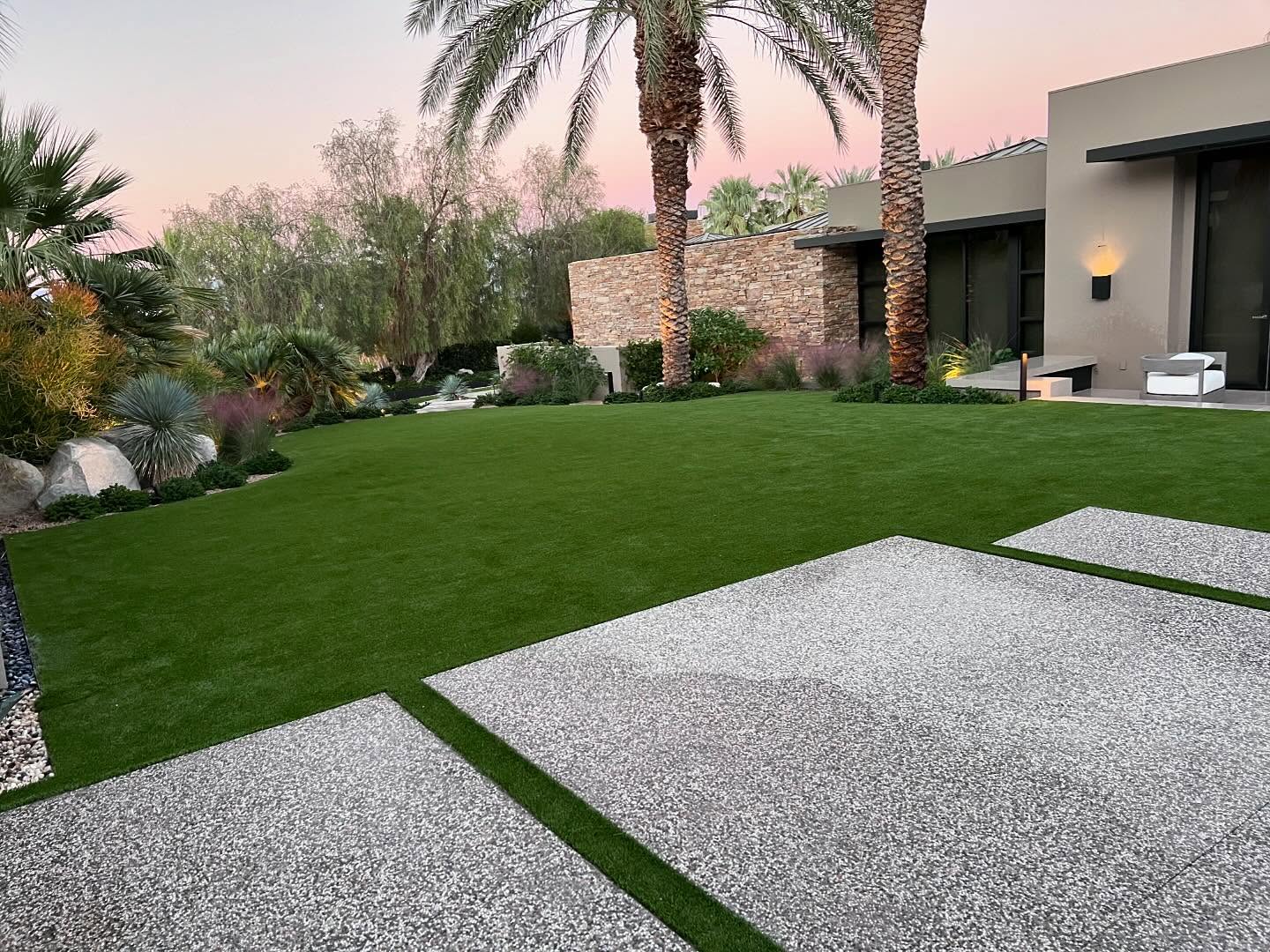 Oak Hills artificial grass Front Yard & Driveway Strips in Coachella Valley. Oak Hills Artificial Grass, Inland Empire Artificial Turf Cleaning